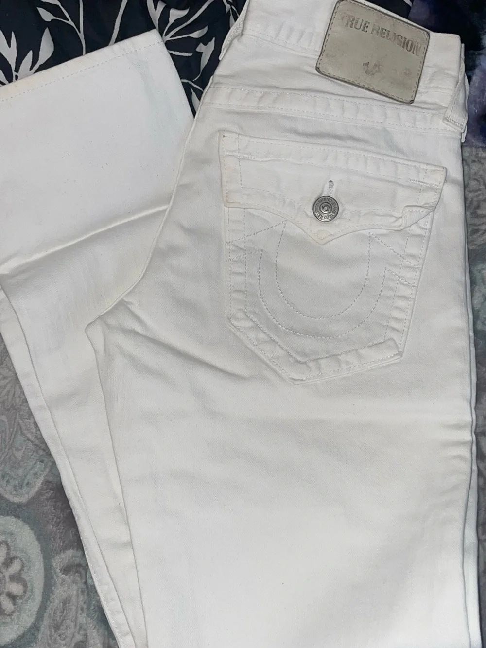 White Denim Jeans - Classic Five-Pocket Style